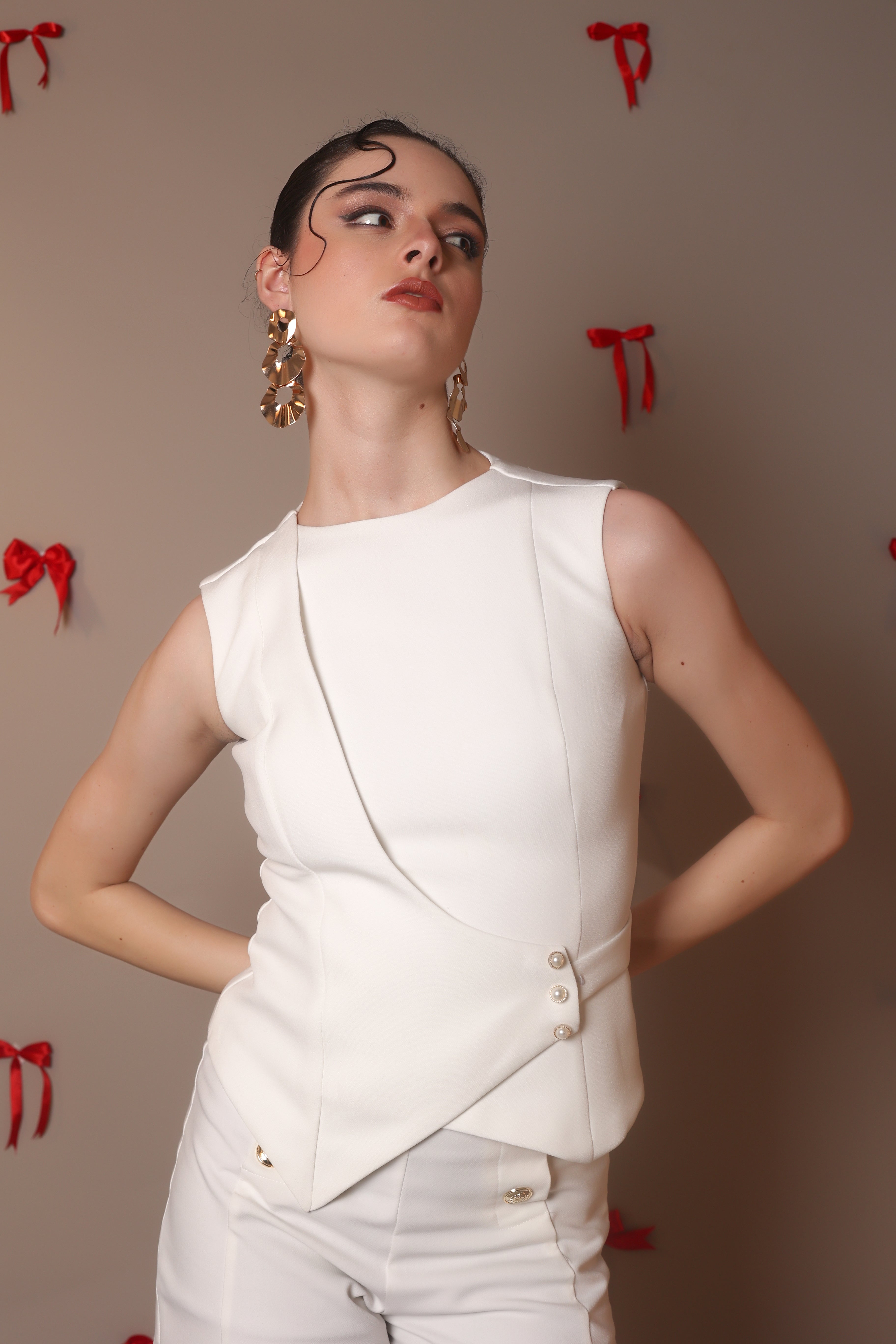 Sculpted Pearl Button Top – White